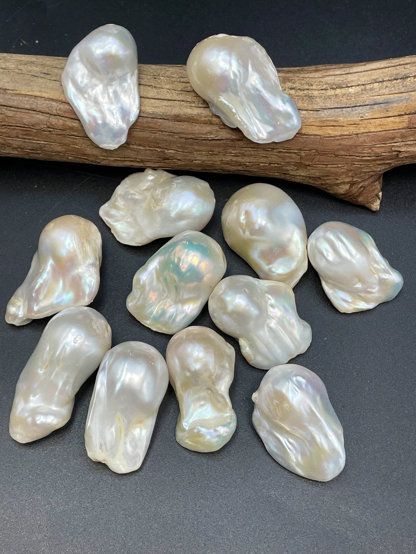 AA Natural baroque pearl bead. Natural freedom shape. 14x20-30mm . Gorgeous natural white color. Great quality baroque pearl bead!