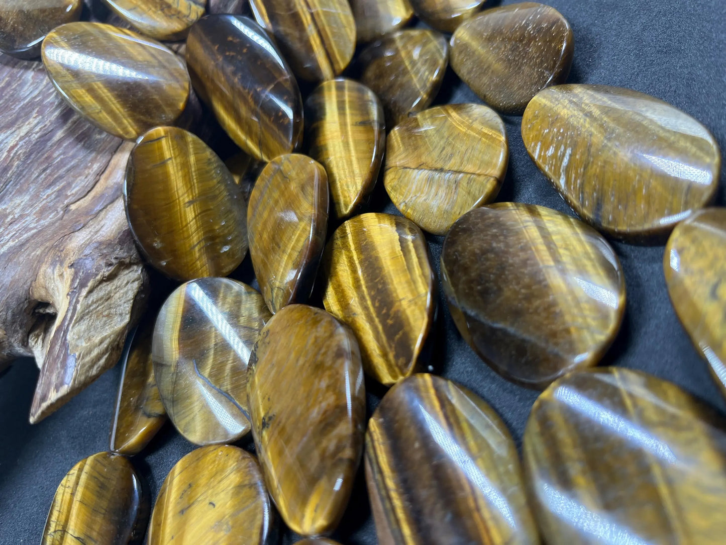 AAA Natural tiger eye smooth oval stone bead . .Gorgeous golden brown color tiger eye . Great quality gemstone . 15.5” 44x24mm