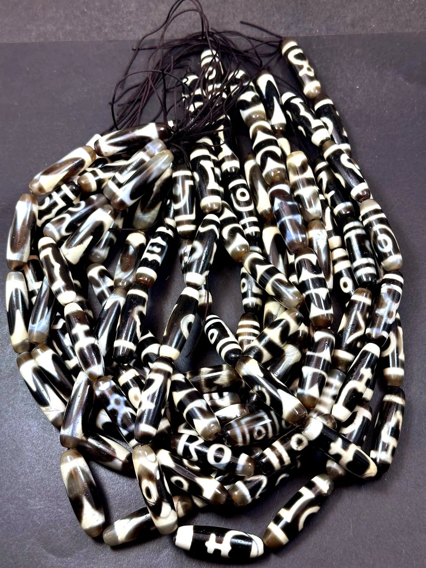 Multiple Patterns Natural Energy Tibetan Agate Barrel Shape High Quality 15"