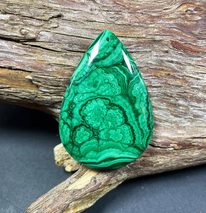 AAA natural malachite gemstone pendant. 30x40mm teardrop Shape. Gorgeous handmade natural green malachite pendant .Super nice quality