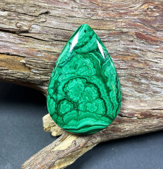 AAA natural malachite gemstone pendant. 30x40mm teardrop Shape. Gorgeous handmade natural green malachite pendant .Super nice quality