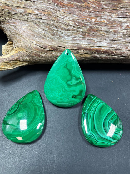 AAA natural malachite gemstone pendant. 30x40mm teardrop Shape. Gorgeous handmade natural green malachite pendant .Super nice quality