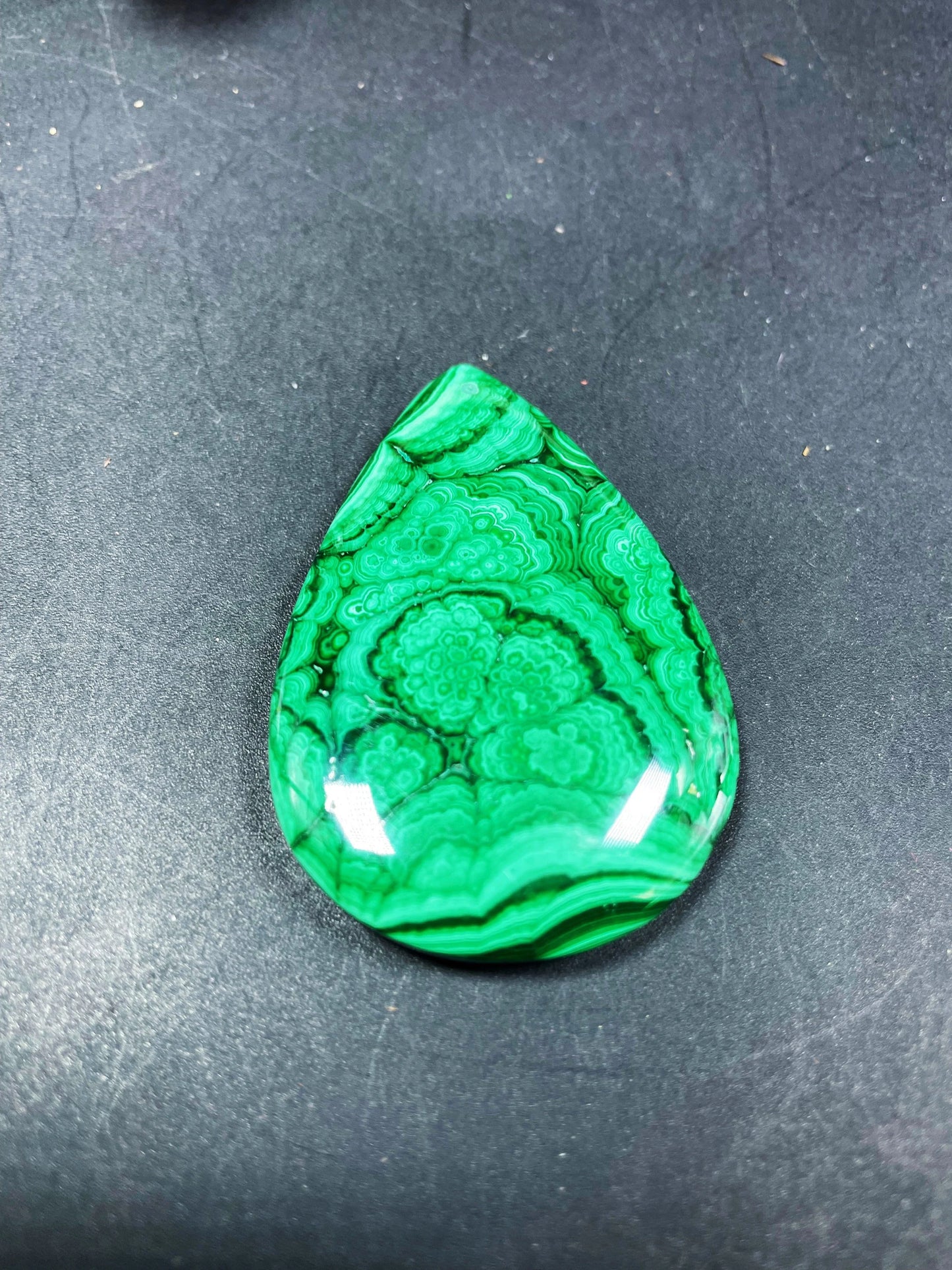 AAA natural malachite gemstone pendant. 30x40mm teardrop Shape. Gorgeous handmade natural green malachite pendant .Super nice quality