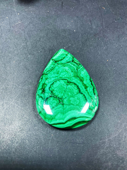 AAA natural malachite gemstone pendant. 30x40mm teardrop Shape. Gorgeous handmade natural green malachite pendant .Super nice quality