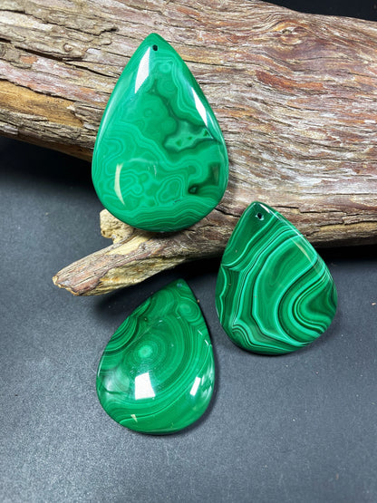 AAA natural malachite gemstone pendant. 30x40mm teardrop Shape. Gorgeous handmade natural green malachite pendant .Super nice quality