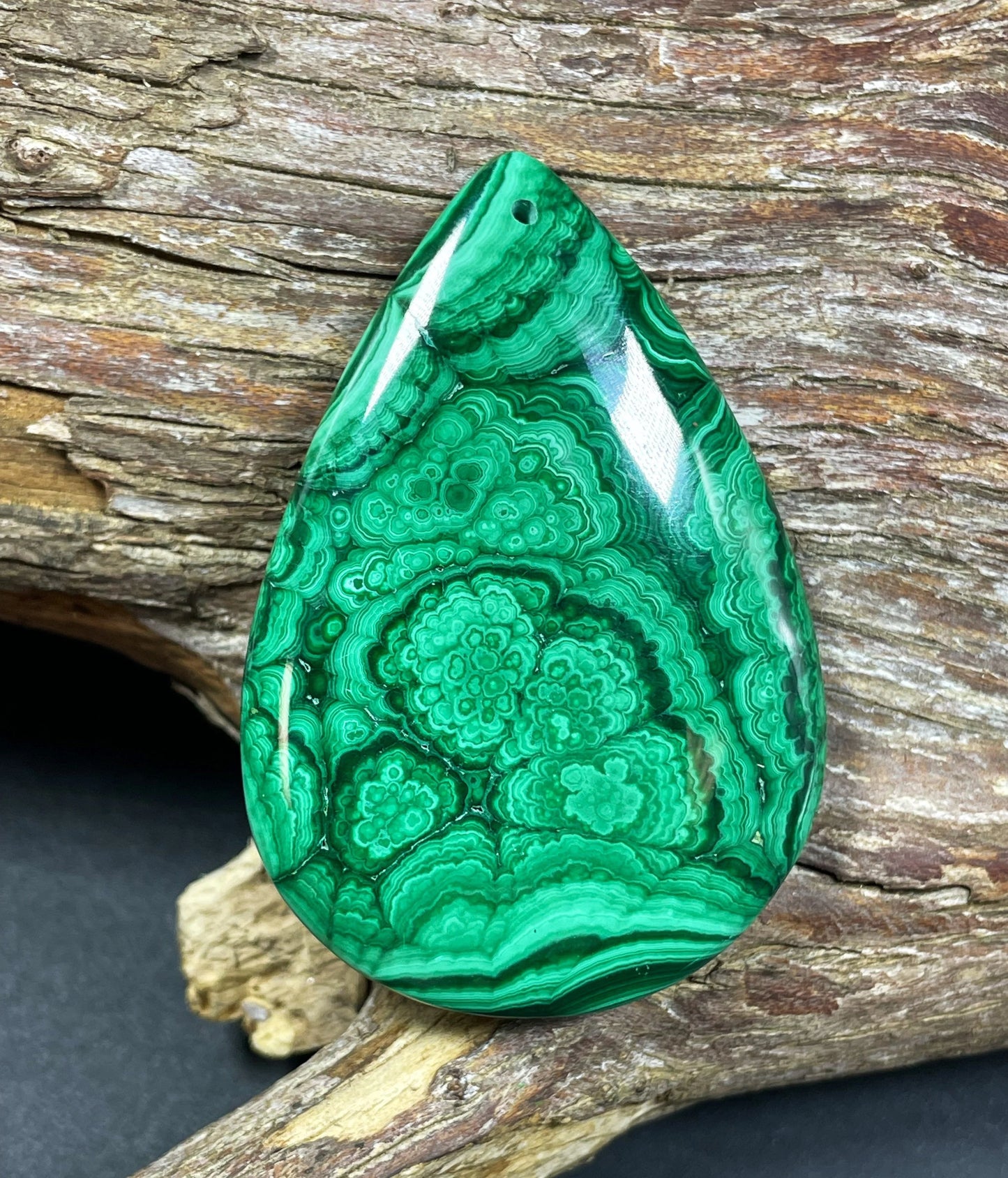AAA natural malachite gemstone pendant. 30x40mm teardrop Shape. Gorgeous handmade natural green malachite pendant .Super nice quality