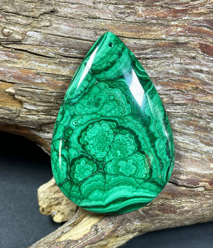 AAA natural malachite gemstone pendant. 30x40mm teardrop Shape. Gorgeous handmade natural green malachite pendant .Super nice quality