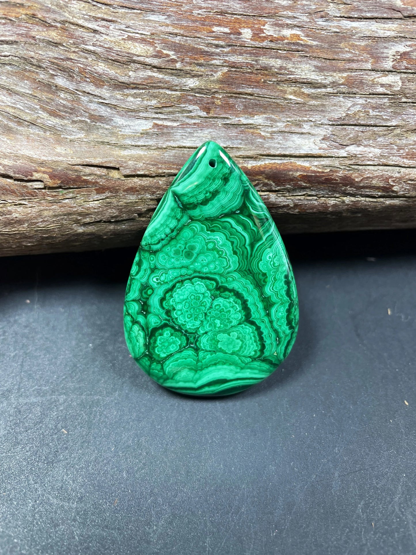 AAA natural malachite gemstone pendant. 30x40mm teardrop Shape. Gorgeous handmade natural green malachite pendant .Super nice quality