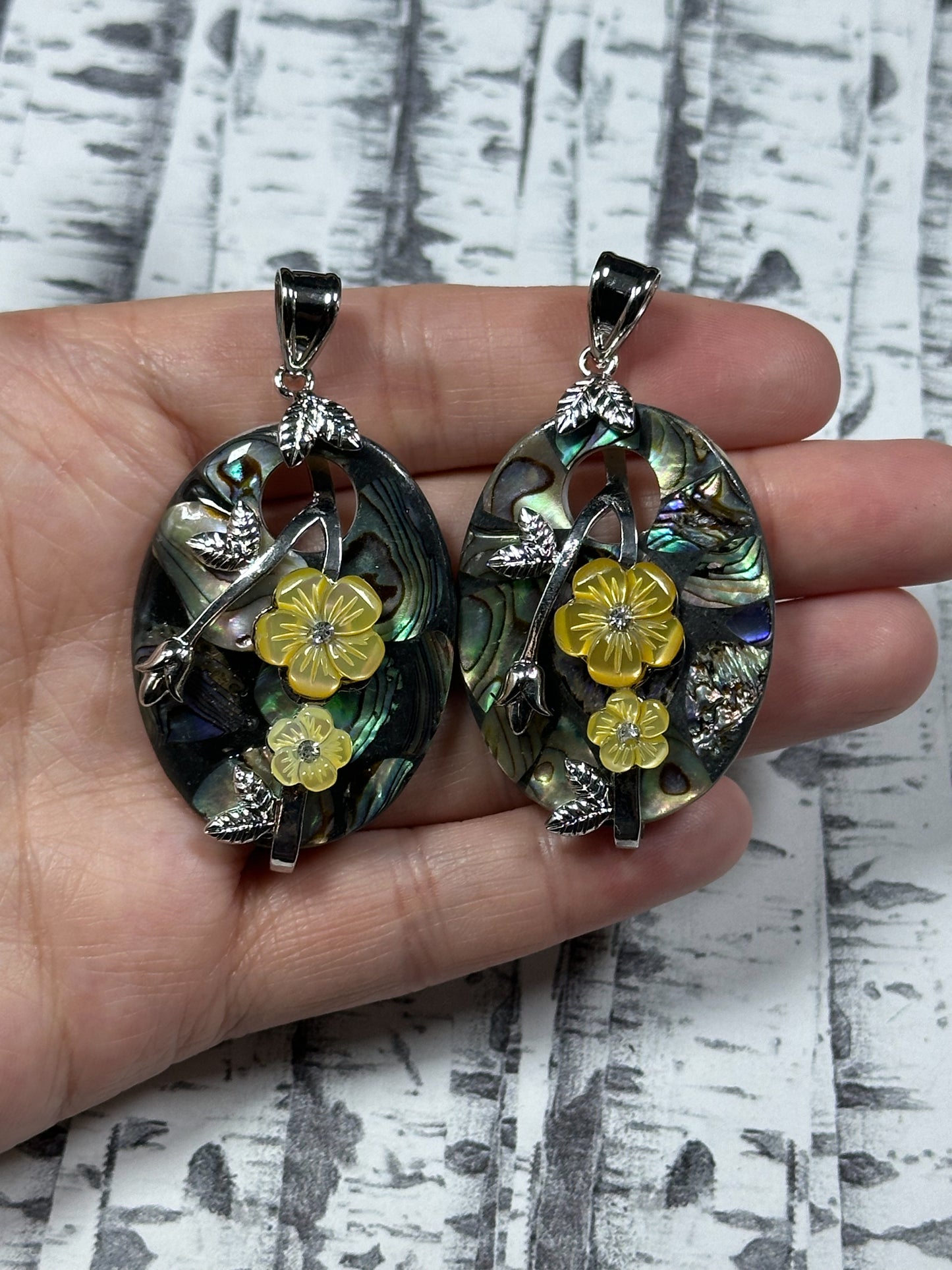 Natural Abalone Shell Pendant Charm, Beautiful Rainbow Abalone Coin Circle Shape Pendant with Floral Flower Design for Jewelry Making (1pc)