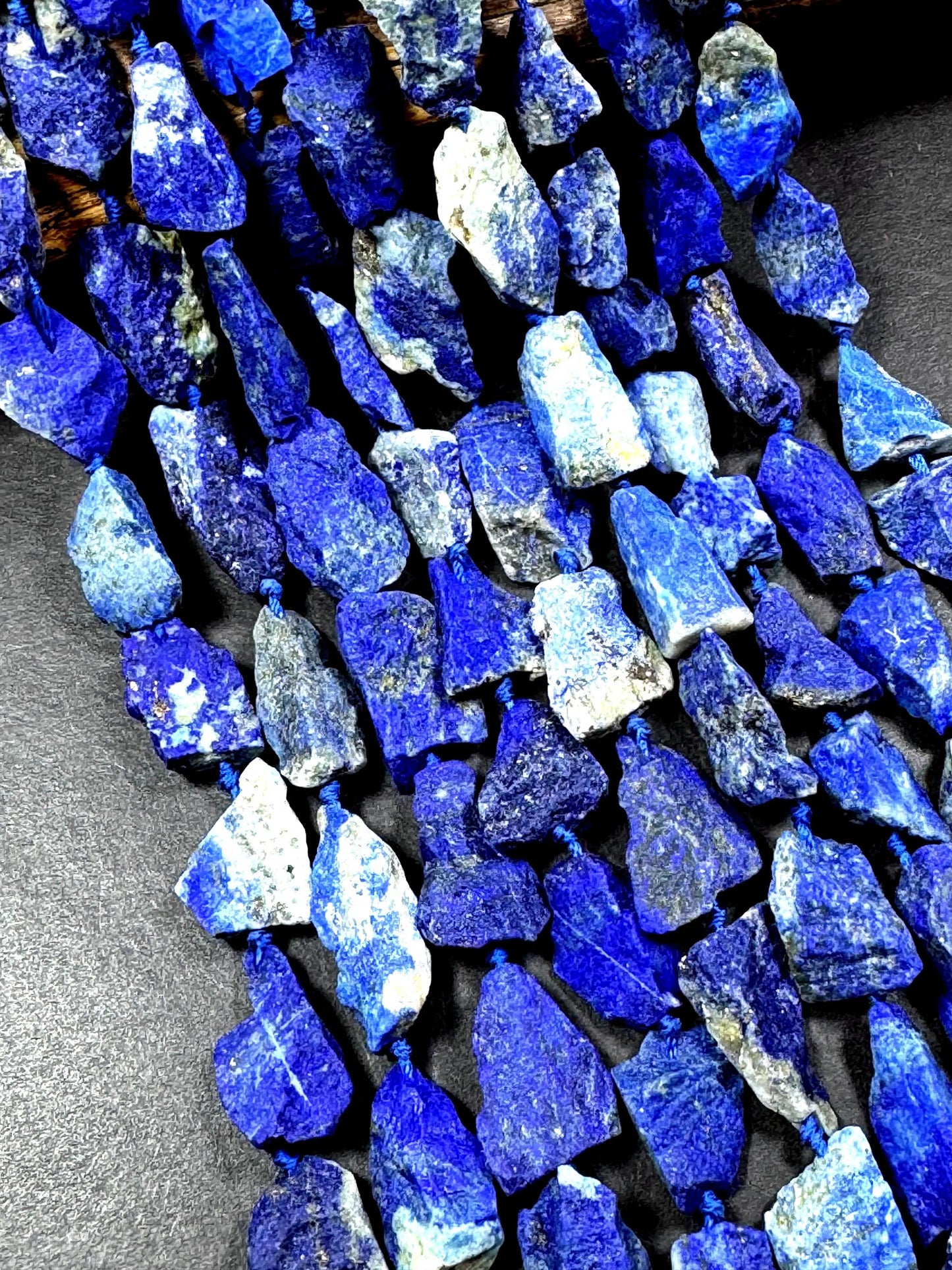 AA Natural lapis lazuli gemstone bead. Freedom nuggets shape .Beautiful Natural color. Excellent quality. Full strand 15.5