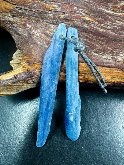 AAA Natural Kyanite Gemstone Earring, Freeform Teardrop Shape, Excellent Quality. Unique Natural Shape . Beautiful Natural Blue Color Kyanite Earrings