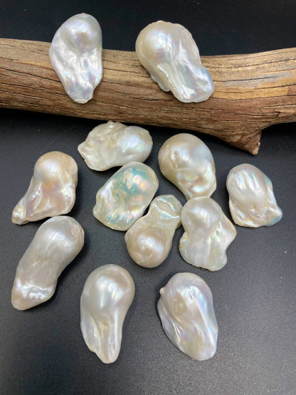 AA Natural baroque pearl bead. Natural freedom shape. 14x20-30mm . Gorgeous natural white color. Great quality baroque pearl bead!
