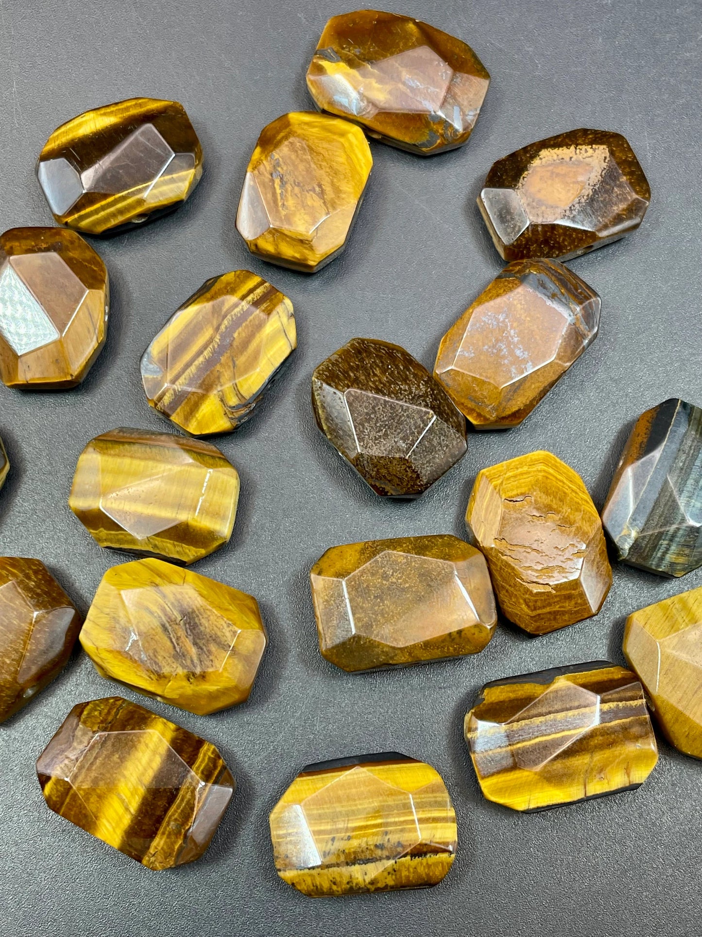 AAA natural tiger eye stone bead. 15x20mm rectangle Shape bead. Gorgeous natural brown yellow color. High quality gemstone pendant bead!