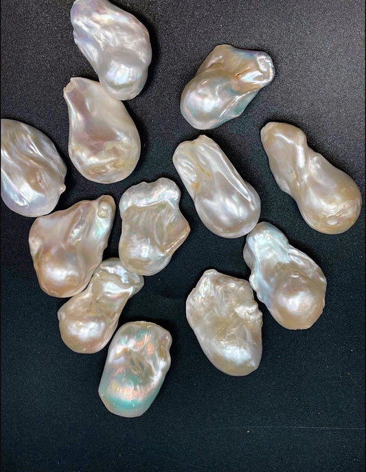 AA Natural baroque pearl bead. Natural freedom shape. 14x20-30mm . Gorgeous natural white color. Great quality baroque pearl bead!