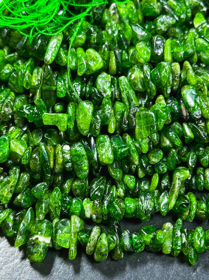 Natural Green Diopside Gemstone Bead 10-15mm Freeform Chip Shape, Gorgeous Dark Green Peridot Stone Bead Great Quality Full Strand 15.5"