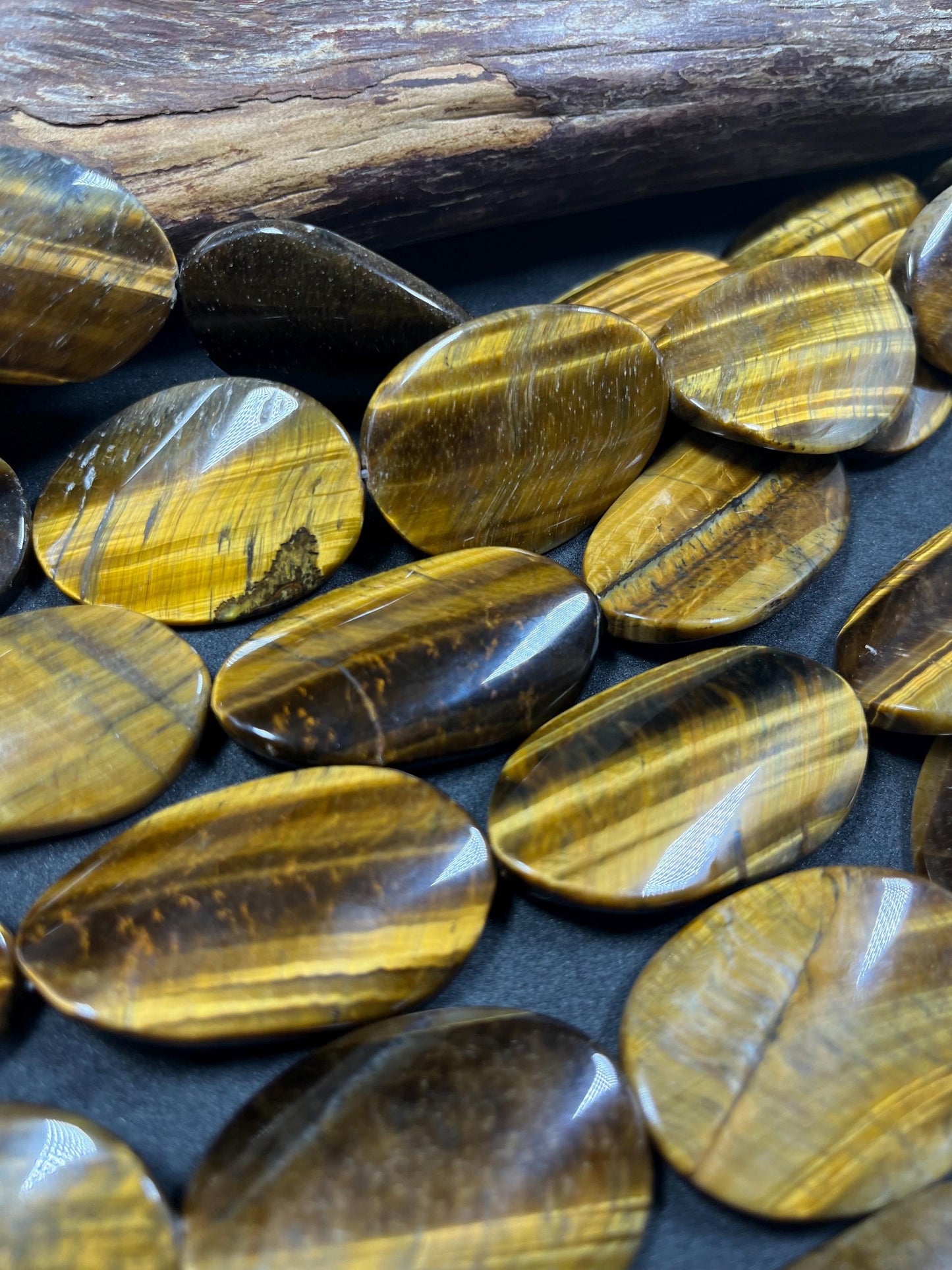 AAA Natural tiger eye smooth oval stone bead . .Gorgeous golden brown color tiger eye . Great quality gemstone . 15.5” 44x24mm