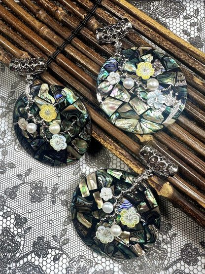 Natural Abalone Shell Pendant Round Shape with Freshwater Pearl & Floral Flower Design (1pc)
