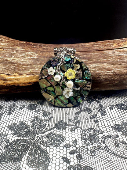 Natural Abalone Shell Pendant Round Shape with Freshwater Pearl & Floral Flower Design (1pc)