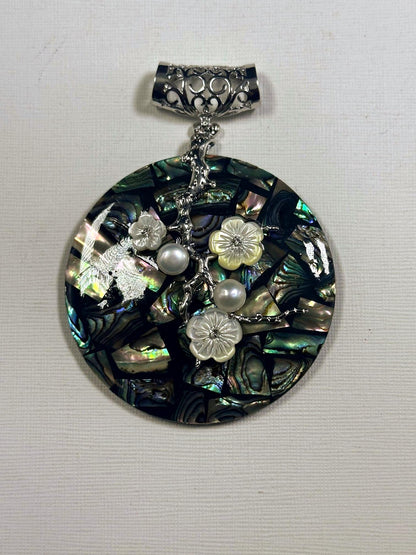 Natural Abalone Shell Pendant Round Shape with Freshwater Pearl & Floral Flower Design (1pc)