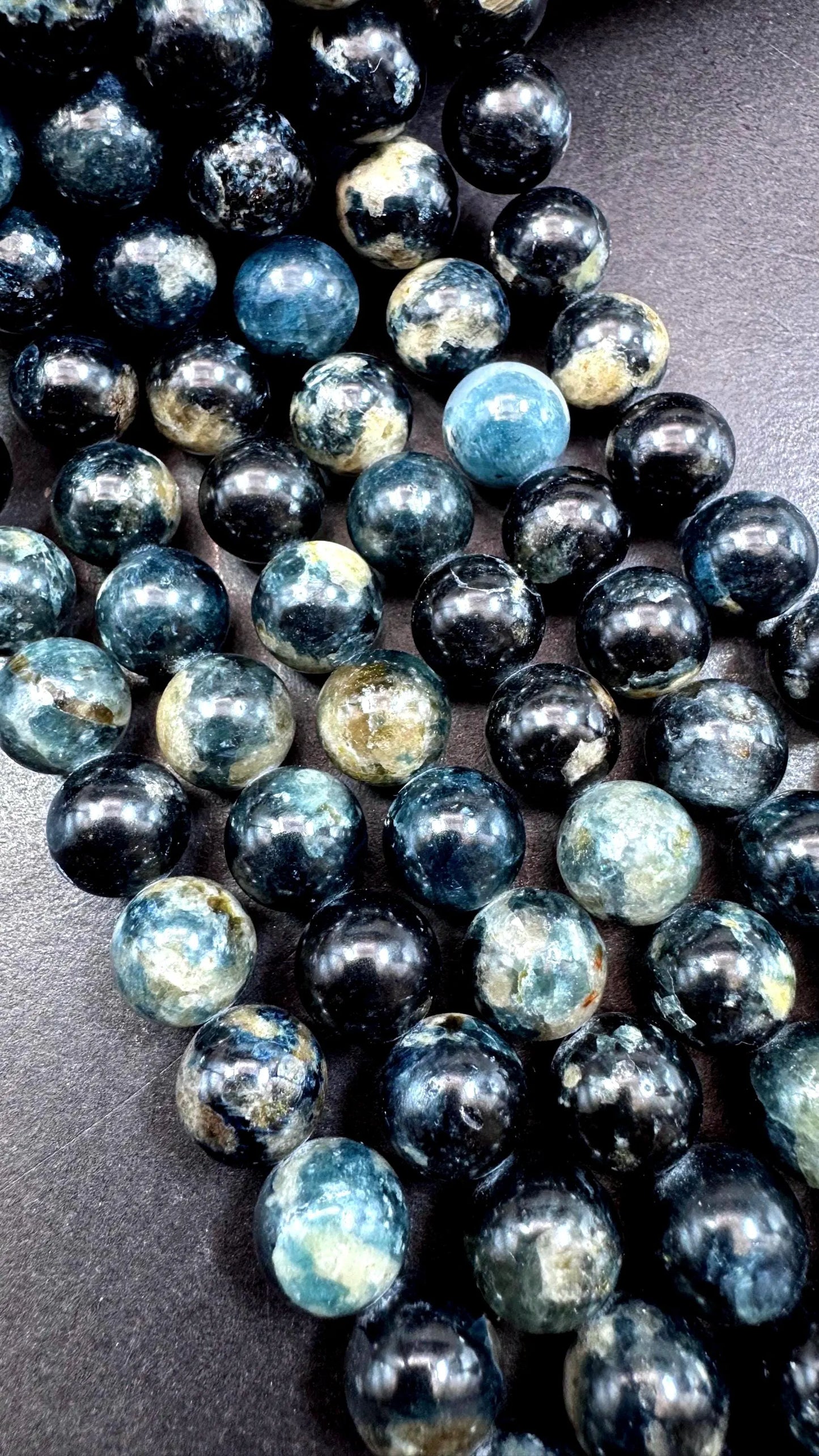 Natural blue tourmaline gemstone bead. Smooth round bead. Beautiful Natural blue color. Not treated ! Full strand 15.5”