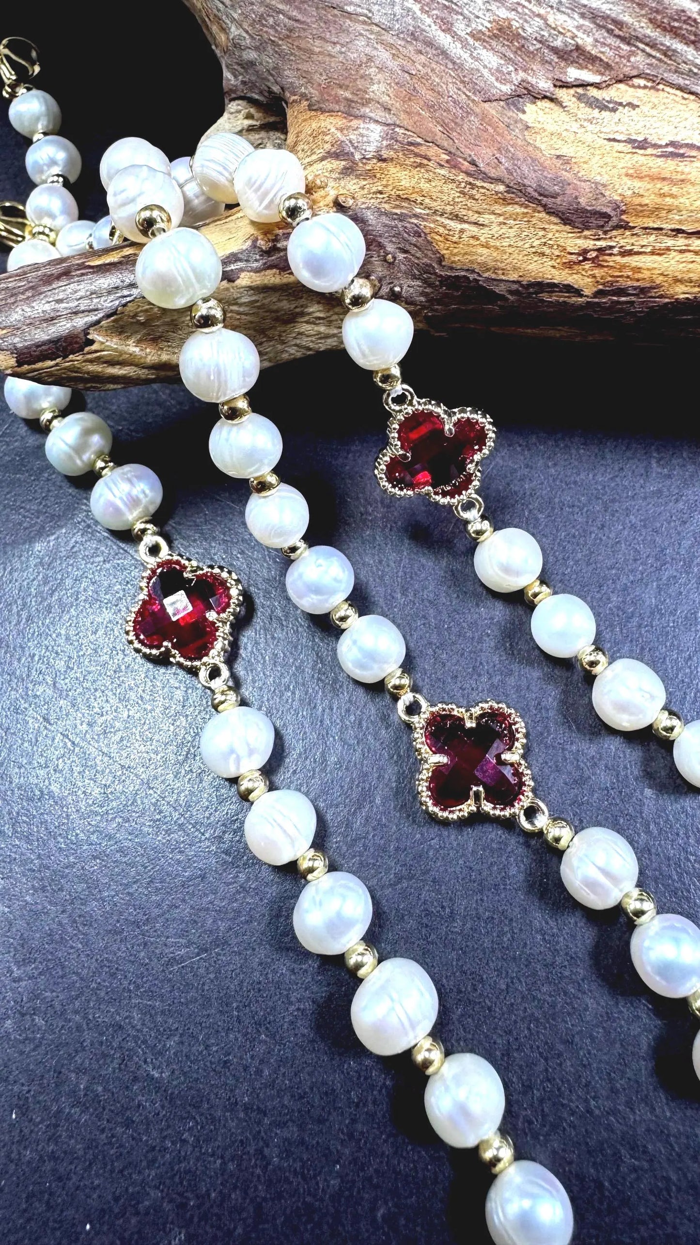 Natural fresh water Pearl bracelet. 8mm round shape natural white pearl with ruby red flower. Excellent quality!