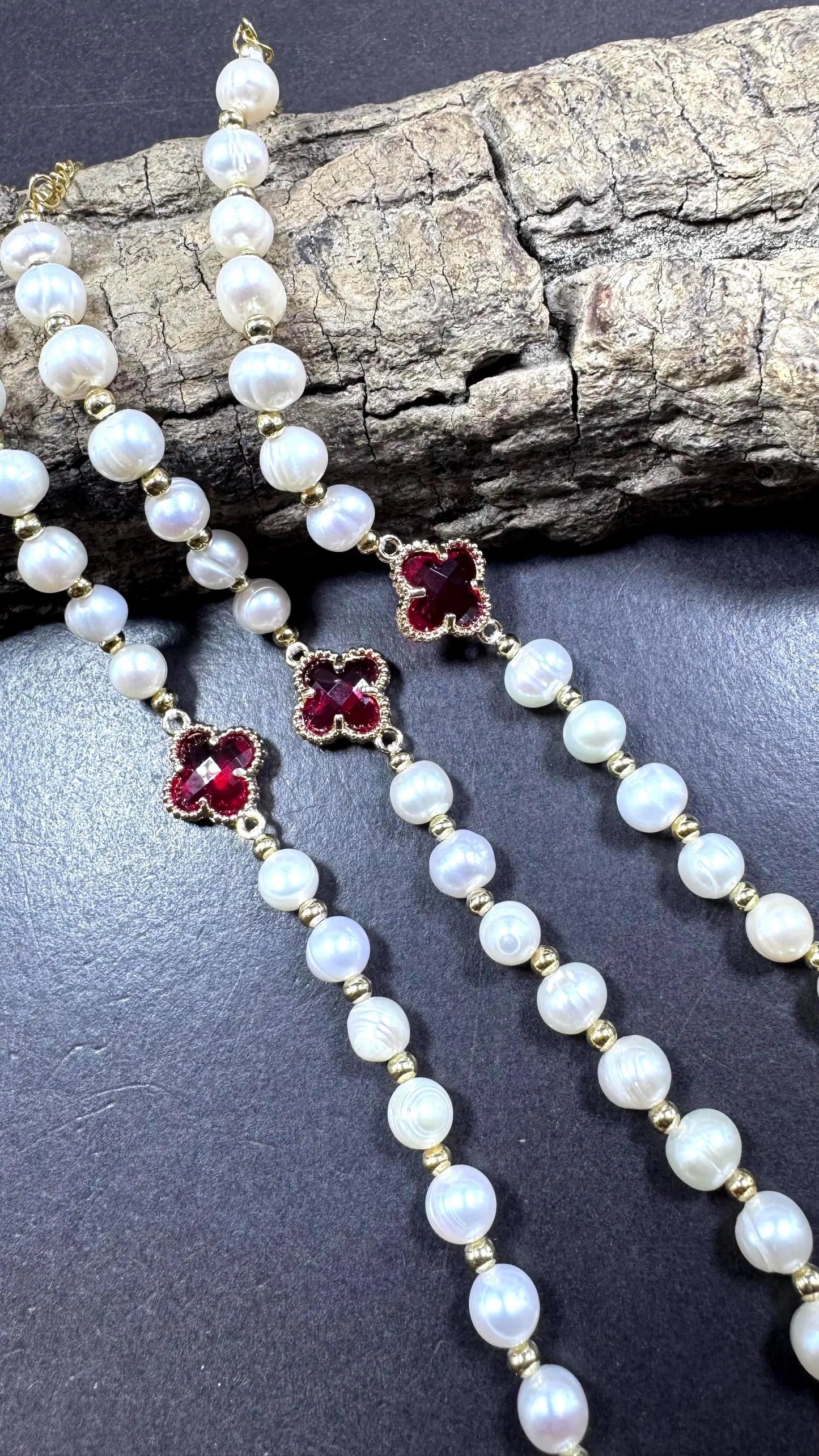 Natural fresh water Pearl bracelet. 8mm round shape natural white pearl with ruby red flower. Excellent quality!