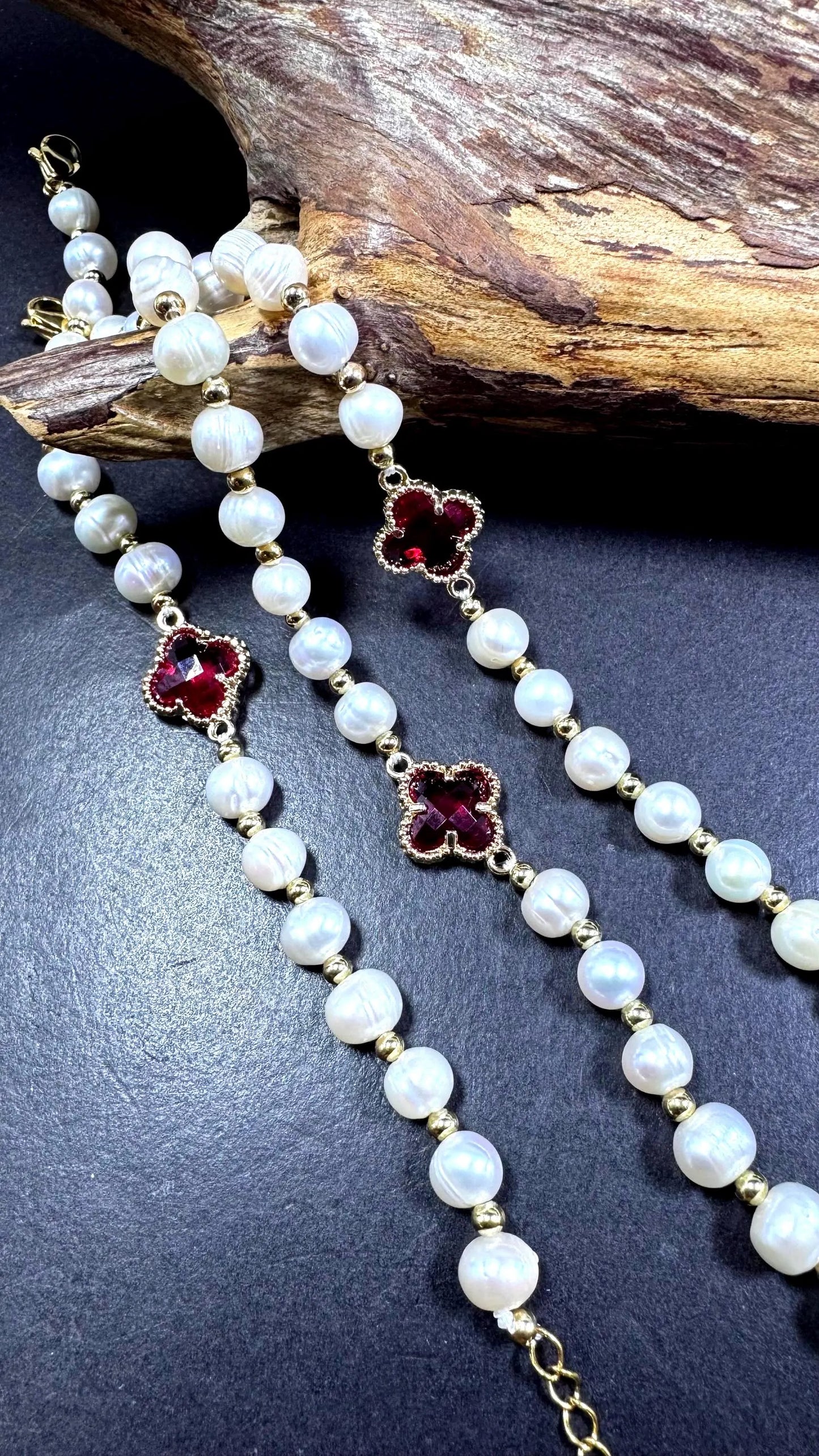 Natural fresh water Pearl bracelet. 8mm round shape natural white pearl with ruby red flower. Excellent quality!