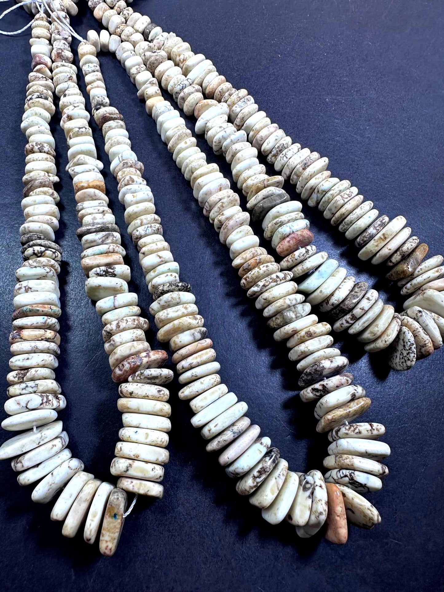 Guaranteed 100% Natural White Howlite Graduated Rondelle Shape Gemstone Beads. Beautiful White Cream Pattern Great Quality Full Strand 15.5"