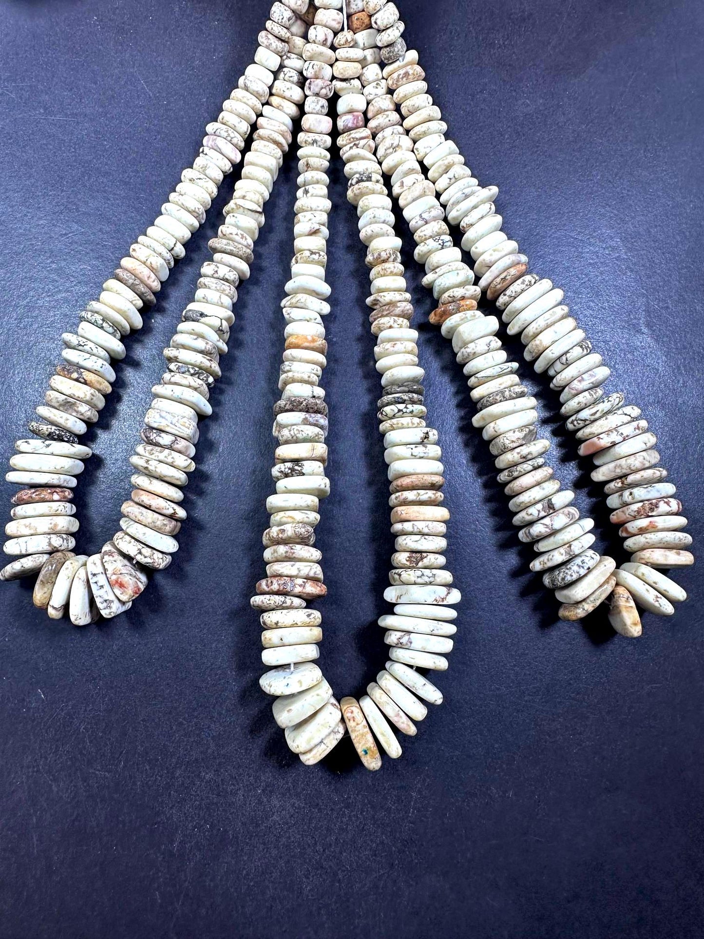 Guaranteed 100% Natural White Howlite Graduated Rondelle Shape Gemstone Beads. Beautiful White Cream Pattern Great Quality Full Strand 15.5"
